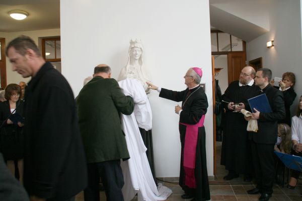 szent-erzsebet-2725768F8-3528-5806-E5E7-4DB9279F6C9C.jpg