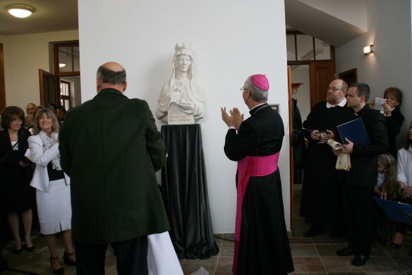 szent-erzsebet-37EA6D063-BBD5-6490-F2AA-8D65DD45A17A.jpg
