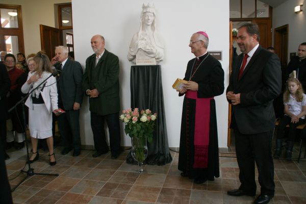 szent-erzsebet-7A1ECFE00-1DE6-F5F0-25C8-282BF3D0FAC5.jpg